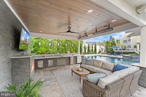 Exterior, Pool