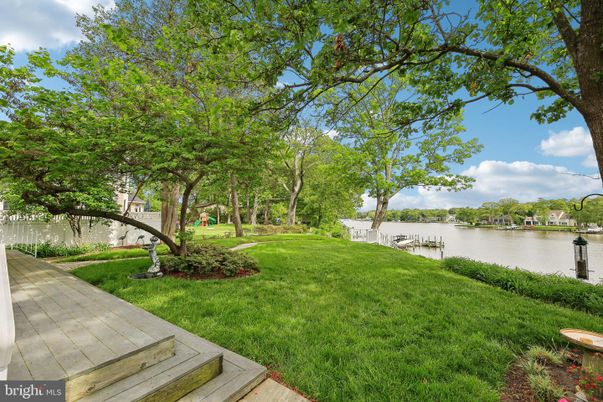 Exterior, Lake