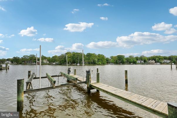 Exterior, Lake