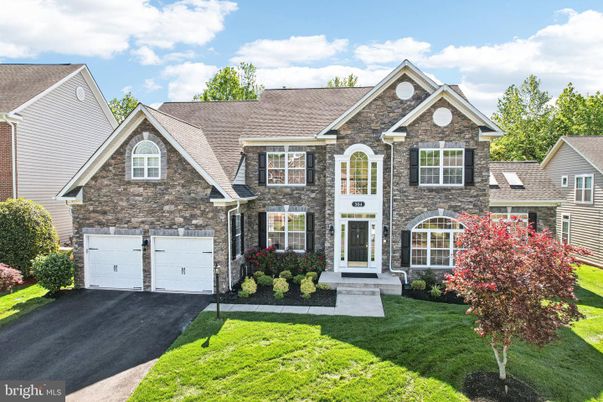 Attached, Exterior, Facade, Brick Traditional