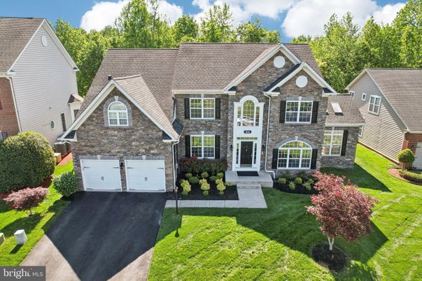 Attached, Exterior, Facade, Brick Traditional