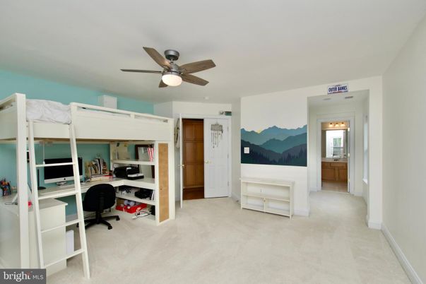 Home Office, Interior