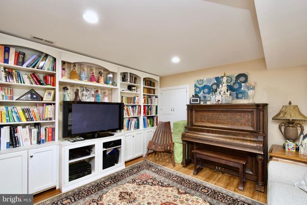 Interior, Piano, Recessed Lighting, Wood Texture Flooring