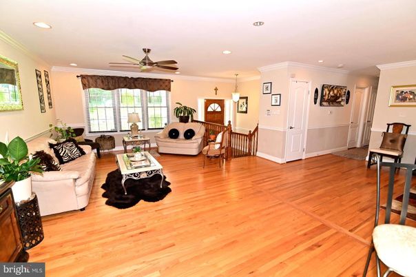 Interior, Living room, Pendant Lights, Recessed Lighting, Wood Texture Flooring