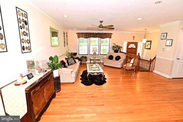 Interior, Living room, Pendant Lights, Recessed Lighting, Wood Texture Flooring
