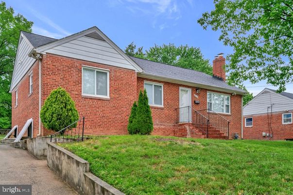 Exterior, Facade, Brick Facade, Cape Cod