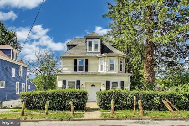 Exterior, Facade, Queen Anne Victorian