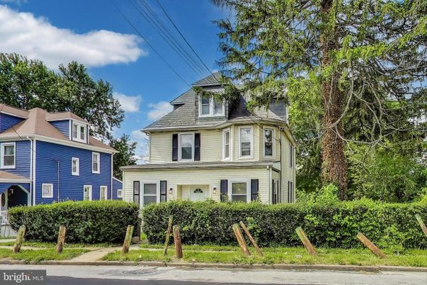Exterior, Facade, Queen Anne Victorian