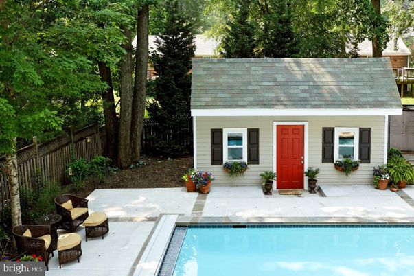 Exterior, Facade, Pool, Cape Cod