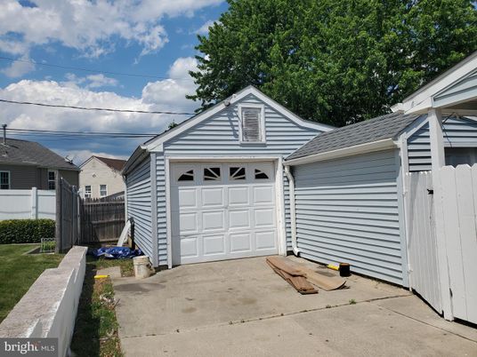 Detached Garage, Exterior