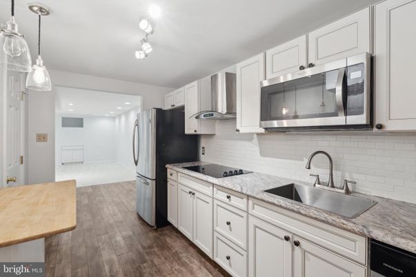 Interior, Kitchen, Pendant Lights, Recessed Lighting, Wood Texture Flooring