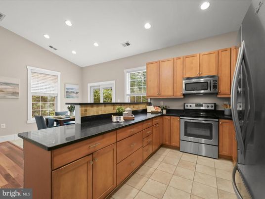Dining room, Interior, Kitchen, Recessed Lighting, Stainless Steel Appliances