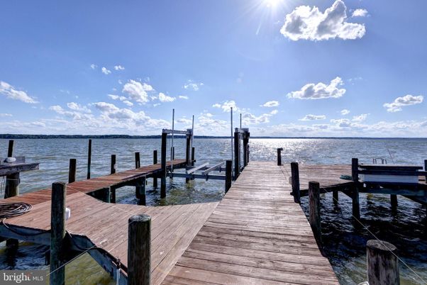 Exterior, Lake