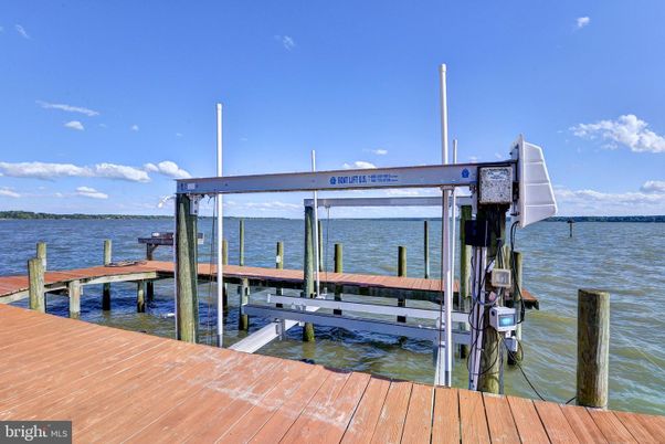 Exterior, Lake