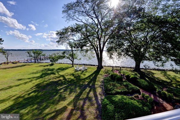 Exterior, Lake