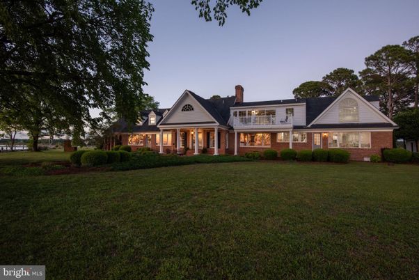 Backyard, Exterior, Facade, Brick Facade, Farmhouse