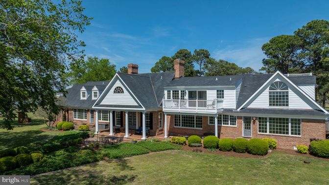 Exterior, Facade, Brick Facade, Farmhouse