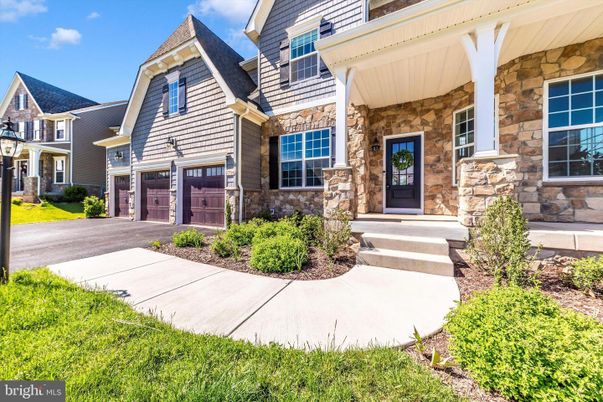 Attached, Exterior, Facade, Cape Cod