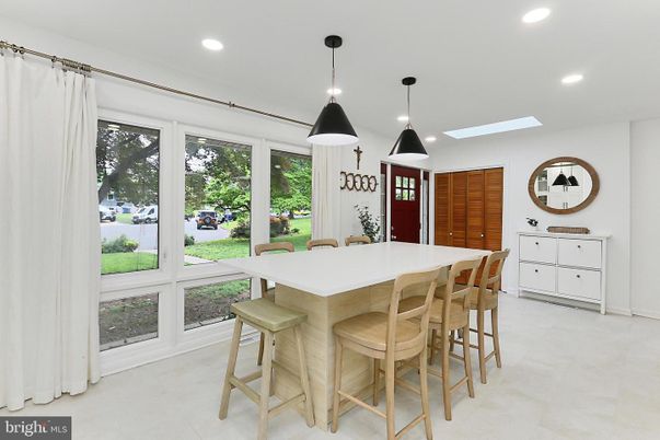 Dining room, Interior, Pendant Lights, Recessed Lighting