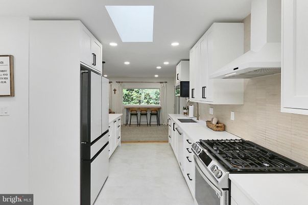 Dining room, Interior, Kitchen, Recessed Lighting, Stainless Steel Appliances