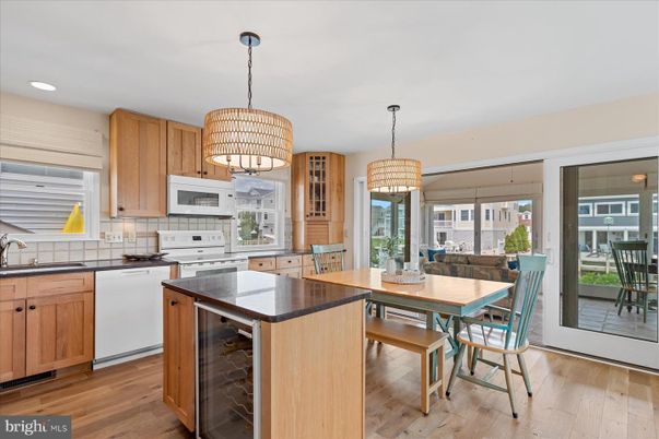 Chandelier, Dining room, Interior, Kitchen, Pendant Lights, Recessed Lighting, Wood Texture Flooring