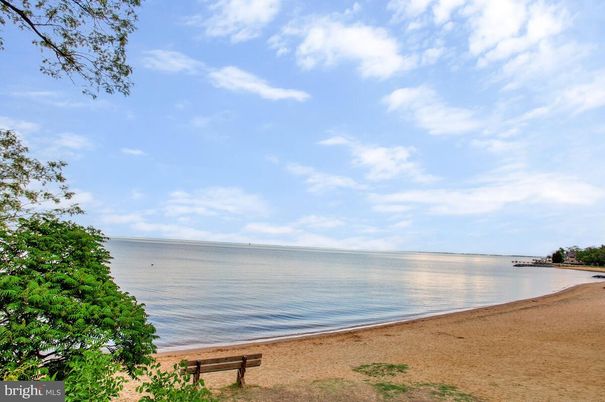 Exterior, Lake