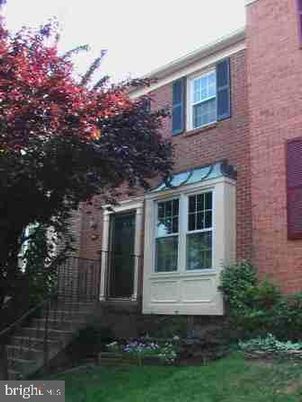 Exterior, Facade, Brick Facade, Rowhouse