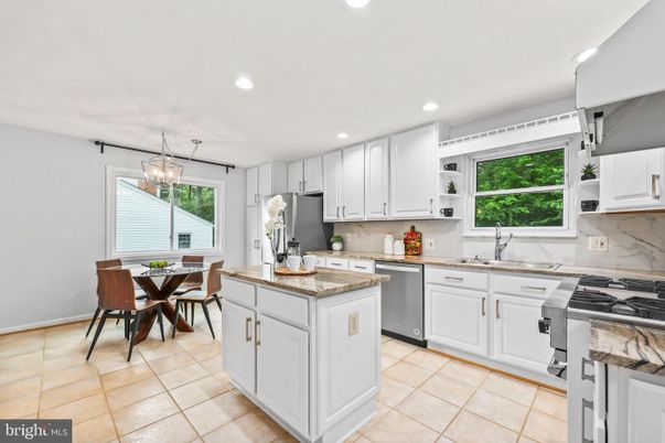 Dining room, Interior, Kitchen, Pendant Lights, Recessed Lighting, Stainless Steel Appliances