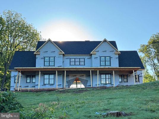 Exterior, Facade, Farmhouse