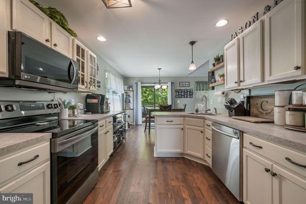 Dining room, Interior, Kitchen, Pendant Lights, Recessed Lighting, Stainless Steel Appliances, Wood Texture Flooring