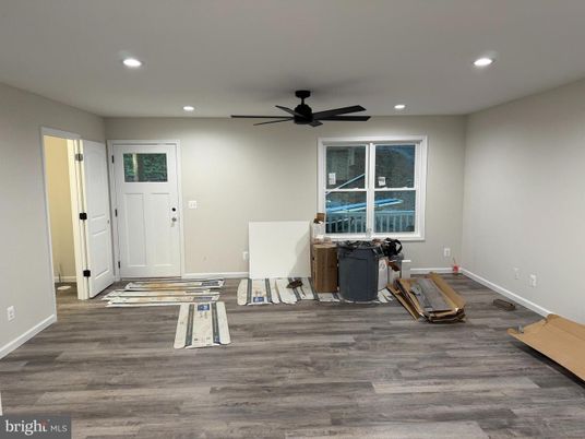 Interior, Recessed Lighting, Wood Texture Flooring