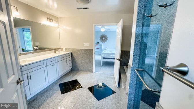 Bathroom, Dual Sink Vanities, Interior