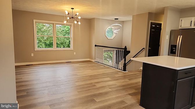 Interior, Pendant Lights, Wood Texture Flooring