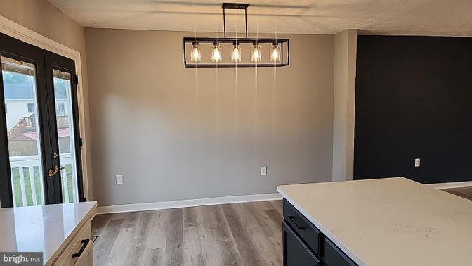 Interior, Pendant Lights, Wood Texture Flooring