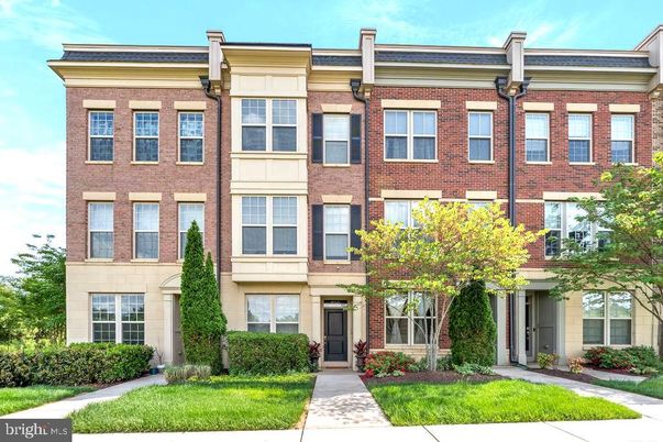 Exterior, Facade, Brick Facade, Rowhouse