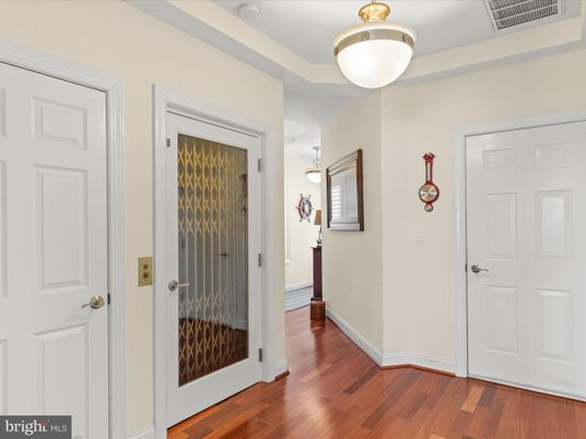 Interior, Pendant Lights, Wood Texture Flooring