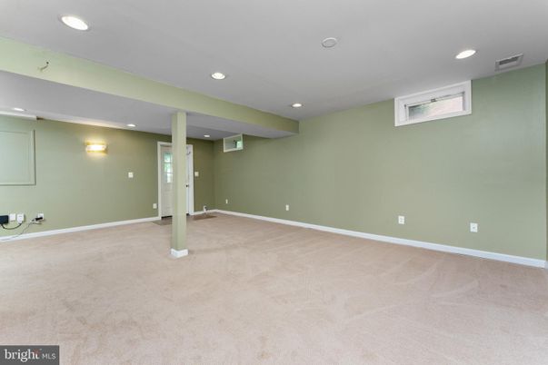 Empty room, Interior, Recessed Lighting