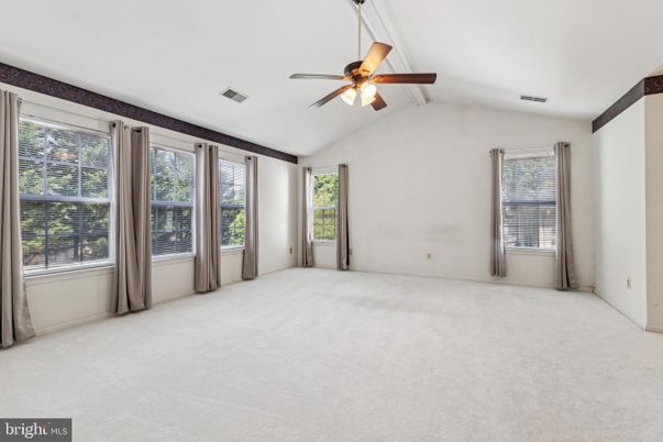 Empty room, Interior, Wooden Beams