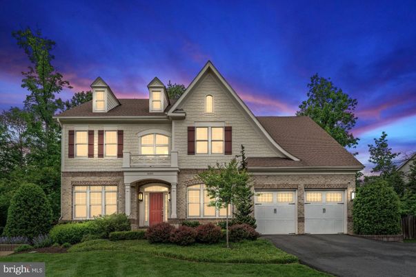 Attached, Exterior, Facade, Brick Traditional