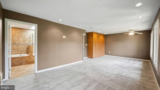 Bathroom, Empty room, Interior, Recessed Lighting