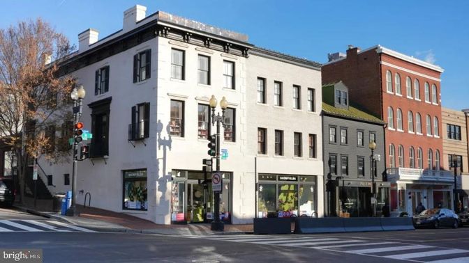 Exterior, Facade, Rowhouse