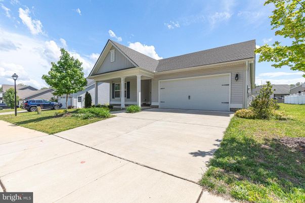 Attached, Exterior, Facade, Cape Cod