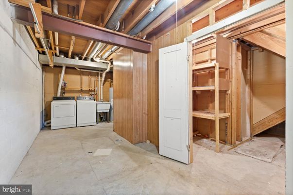 Interior, Washer, Wooden Beams, Wooden Walls