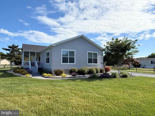 Backyard, Exterior, Facade, Ranch