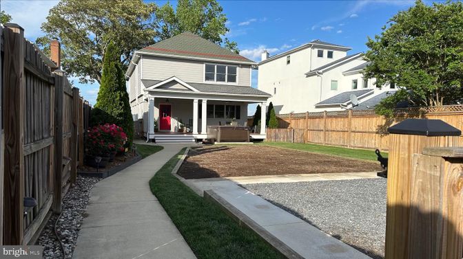 Backyard, Exterior, Facade, Queen Anne Victorian