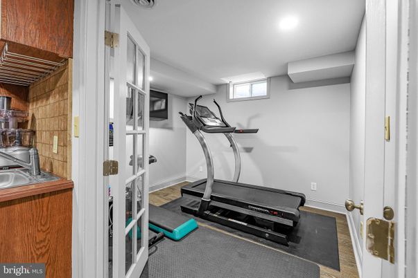 Fitness Equipment, Interior, Recessed Lighting, Wood Texture Flooring