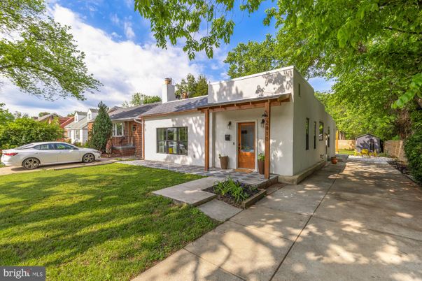Backyard, Exterior, Facade, Brick Facade, Ranch