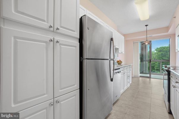 Interior, Kitchen, Pendant Lights, Stainless Steel Appliances