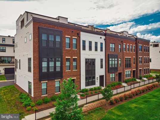 Exterior, Facade, Brick Facade, Rowhouse