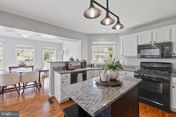 Dining room, Interior, Kitchen, Stainless Steel Appliances, Wood Texture Flooring